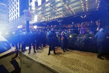 Quatro ativistas do Climáximo detidos por atirarem tinta contra sede eleitoral da AD