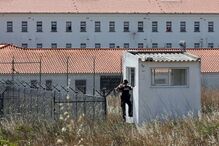 Incêndio em cela na cadeia de Tires fere cinco guardas e um recluso