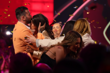 Bruno Savate a abraçar a namorada Liliana Rocha