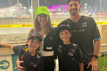 Adrien Silva, a companheira Margarida Neuparth e os filhos Santiago, Thomas