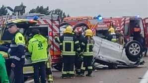 11 feridos em acidente com quatro carros na A13 em Salvaterra de Magos