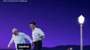 Macron partilha imagem humorística com Lula nas redes sociais e diz que visita ao Brasil "foi um casamento"