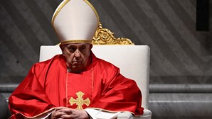 Papa Francisco cancela presença na Via Sacra desta noite para proteger saúde