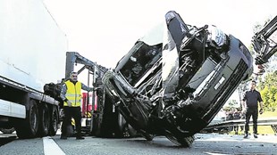 200 mil euros de prejuízo em despiste de camião na A28