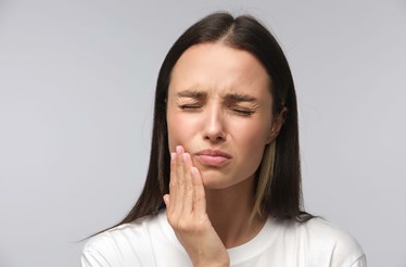 As bactérias que vivem na nossa boca causam doenças! Três complicações a ter em atenção