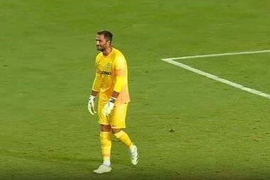 Adán lesiona-se no treino e faz soar alarme 