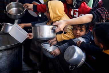 Crianças morrem à fome em Gaza