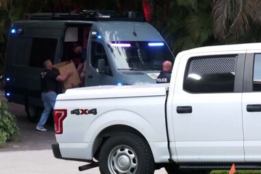 Autoridades fazem buscas na casa do cantor Sean "Diddy" Combs 