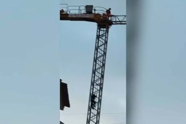 Homem diabético desmaia em cabine de grua de 30 metros em Torres Vedras