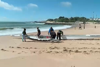 Seis praticantes de canoagem caíram ao mar em Caxias