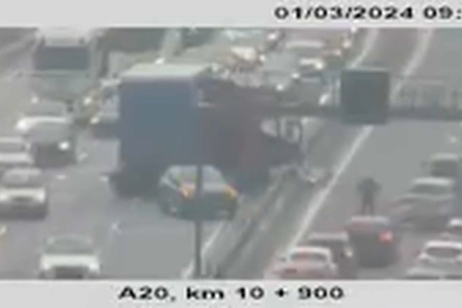 Camião despista-se na VCI