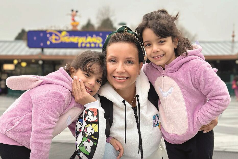 Luciana Abreu com as filhas 