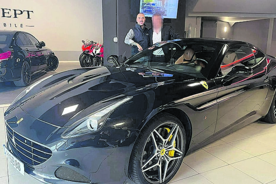 Trabalha com clientes de grandes posses 