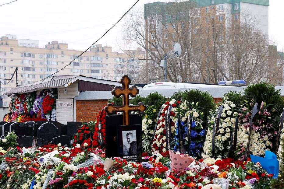 Flores na campa de Alexei