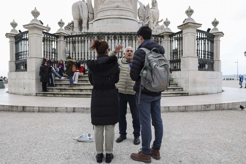 José Manuel Coelho sozinho em ação de rua do Partido Trabalhista Português em Lisboa 