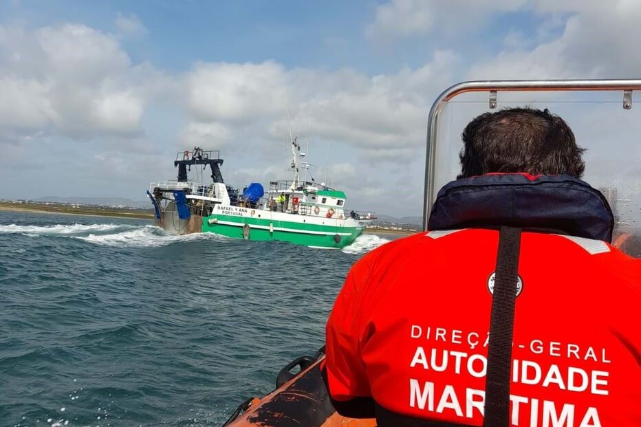 Tripulante espanhol sofre paragem cardiorrespiratória a sul da Barra de Olhão