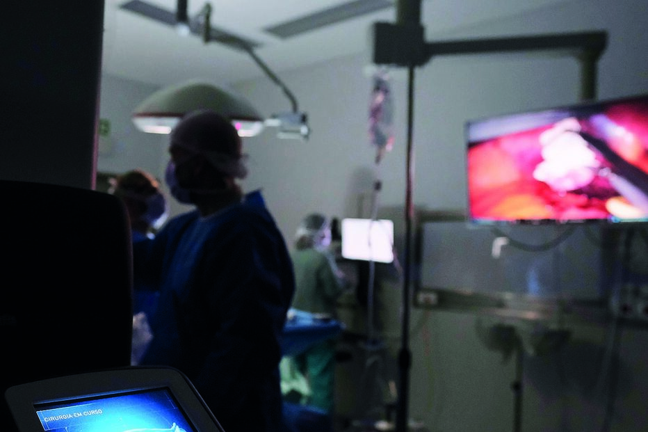 Nos bastidores de uma operação no bloco operatório do Curry Cabral, a 26 de fevereiro