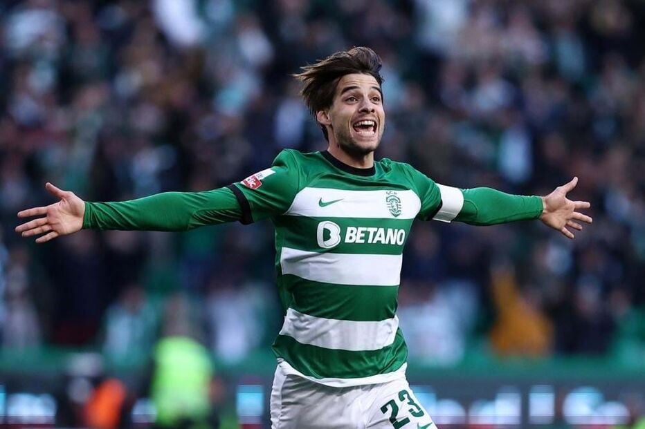 Daniel Bragança festeja o golo do Sporting frente ao Farense