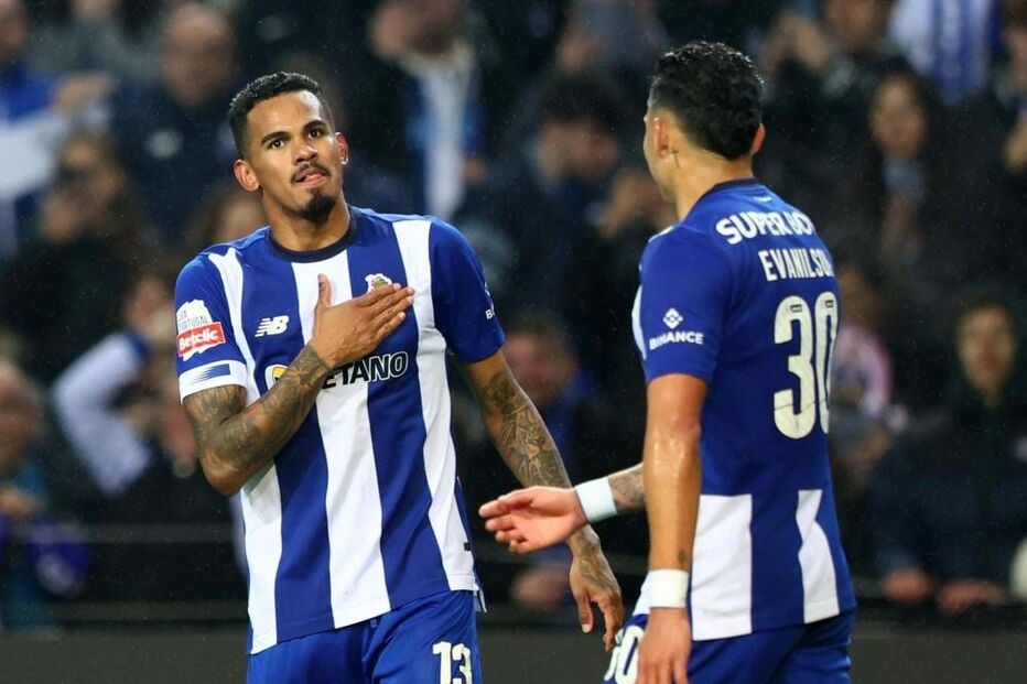 Galeno marcou os dois primeiros golos no clássico entre FC Porto e Benfica