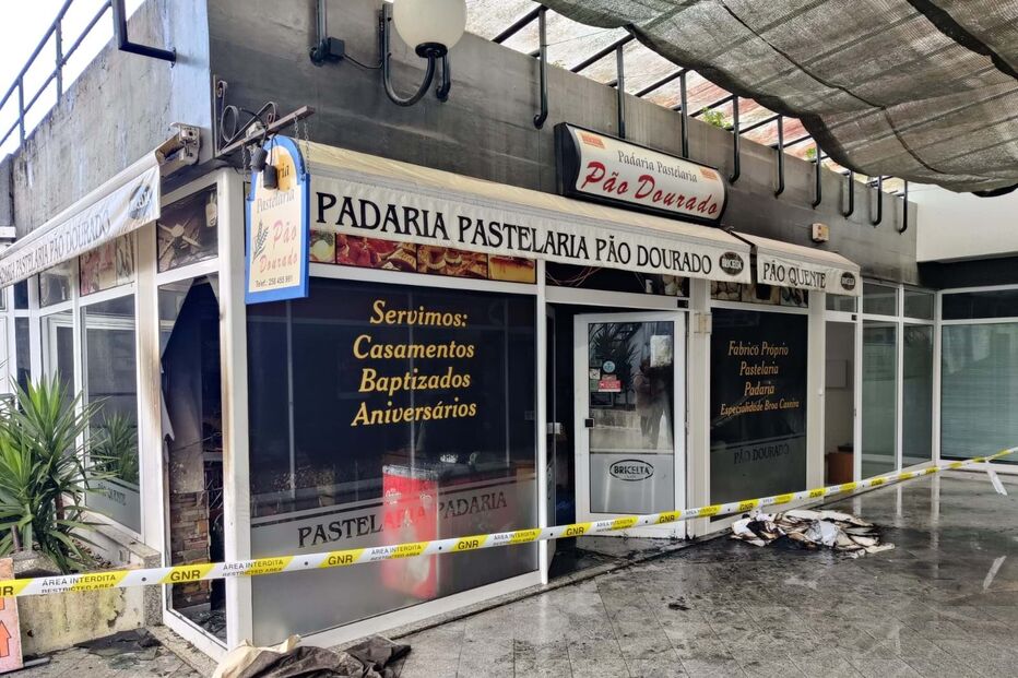 Pastelaria incendiada na Ponte da Barca