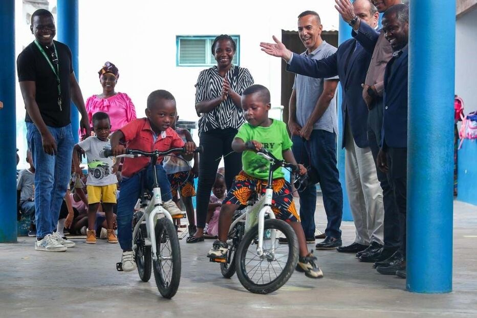 Bicicletas ajudam a mudar vidas de educadoras e crianças na Ilha de Moçambique