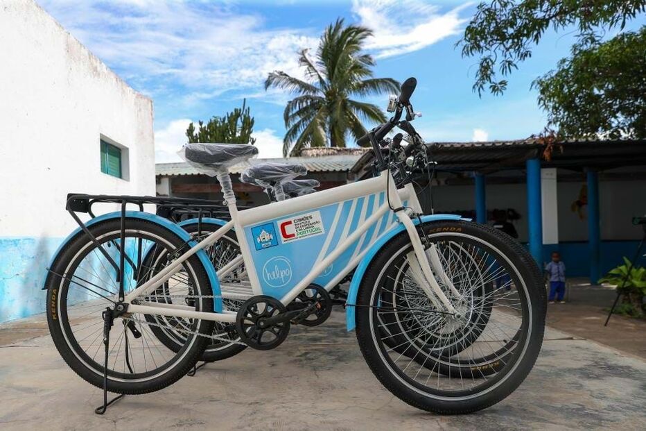 Bicicletas ajudam a mudar vidas de educadoras e crianças na Ilha de Moçambique
