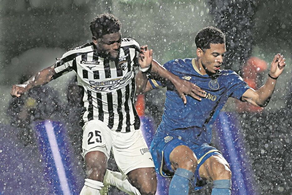  Lucas Ventura e Namaso, protagonistas de um duelo à chuva