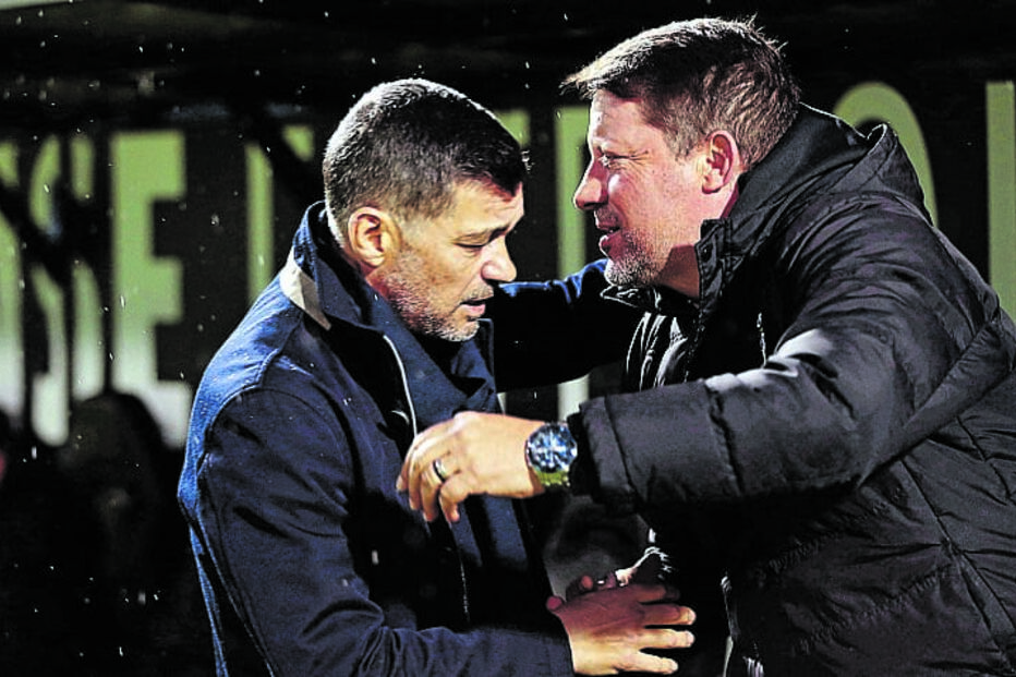 Os treinadores Sérgio Conceição e Paulo Sérgio pegaram-se em 2021, mas ontem trocaram abraços antes do jogo 