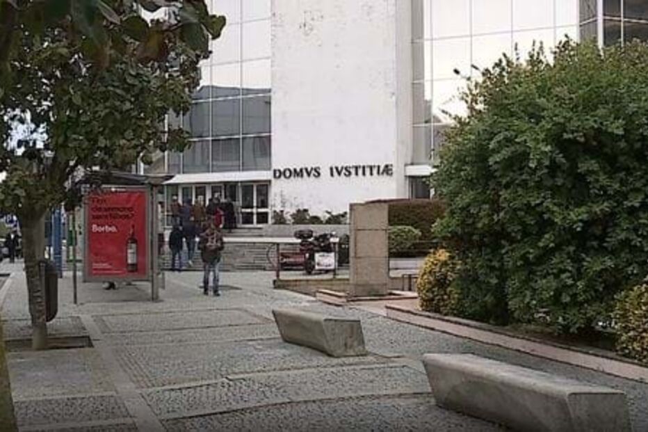 Idoso sequestra e aperta pescoço a advogada em Vila Nova de Gaia