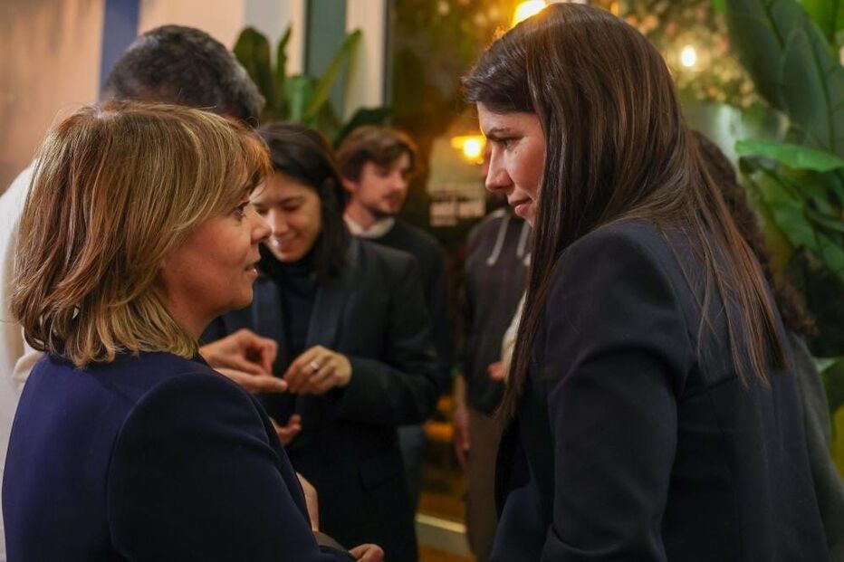 Mariana Mortágua e Catarina Martins juntas na noite eleitoral