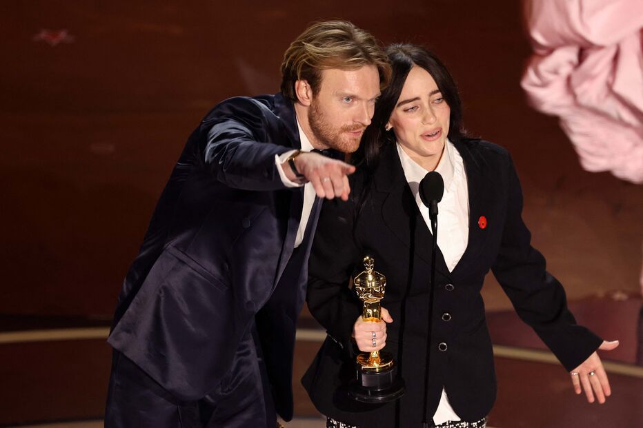 Billie Eilish e Finneas O'Connell ganham Óscar de Melhor Canção Original por 