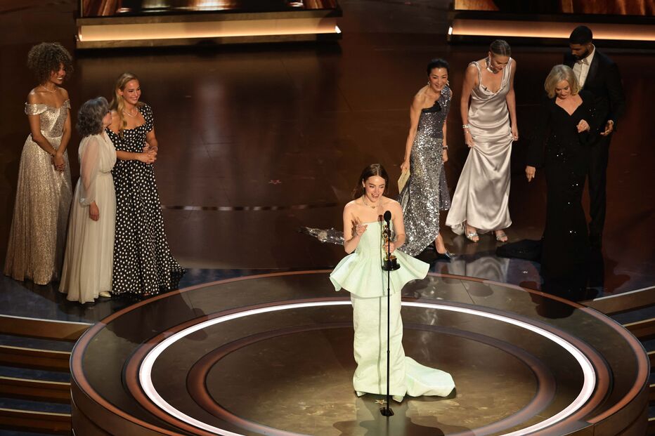Emma Stone recebe o Óscar de Melhor Atriz por 