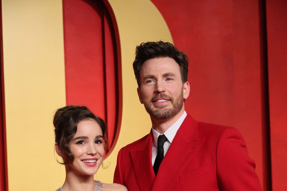 Alba Baptista e Chris Evans