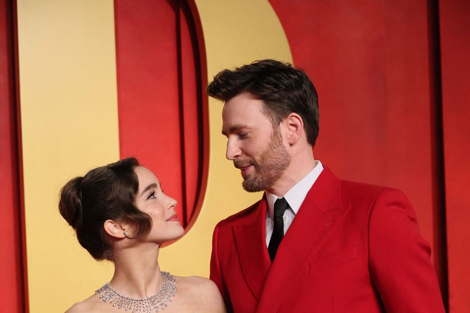 Alba Baptista e Chris Evans nos Óscares 2024