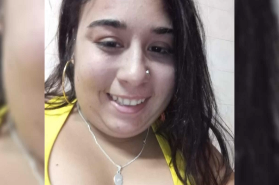 Fogo violento mata jovem encurralada em sótão