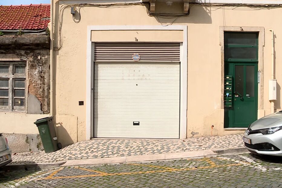 Polícia procura meio corpo de homem e aposta em tatuagens e ADN para resolver crime macabro