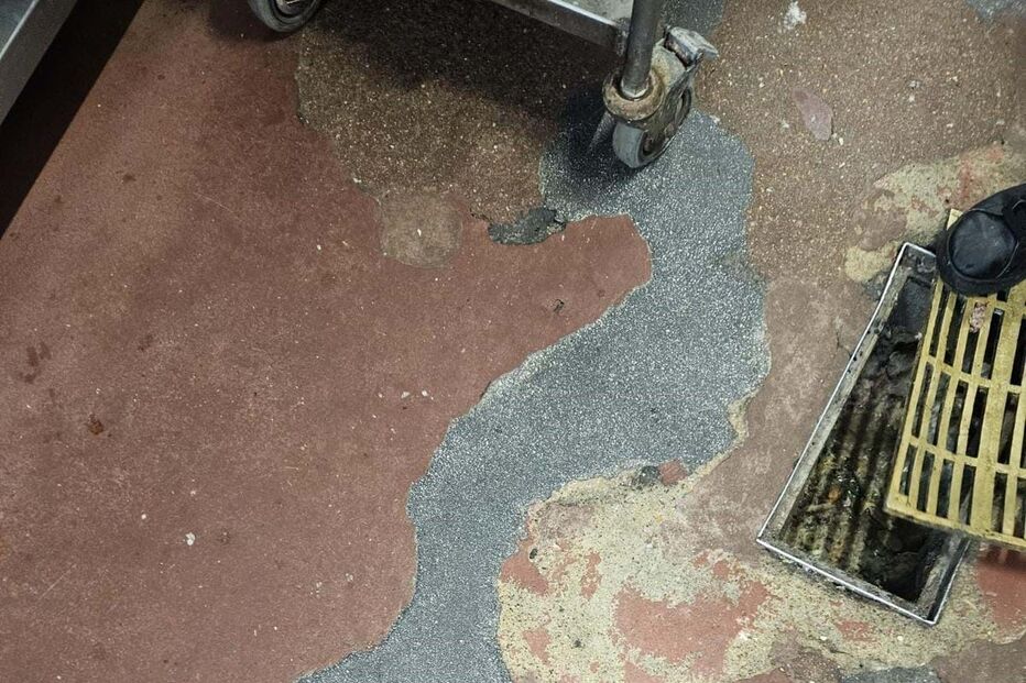 Falta de limpeza encerra messe da Marinha em Almada