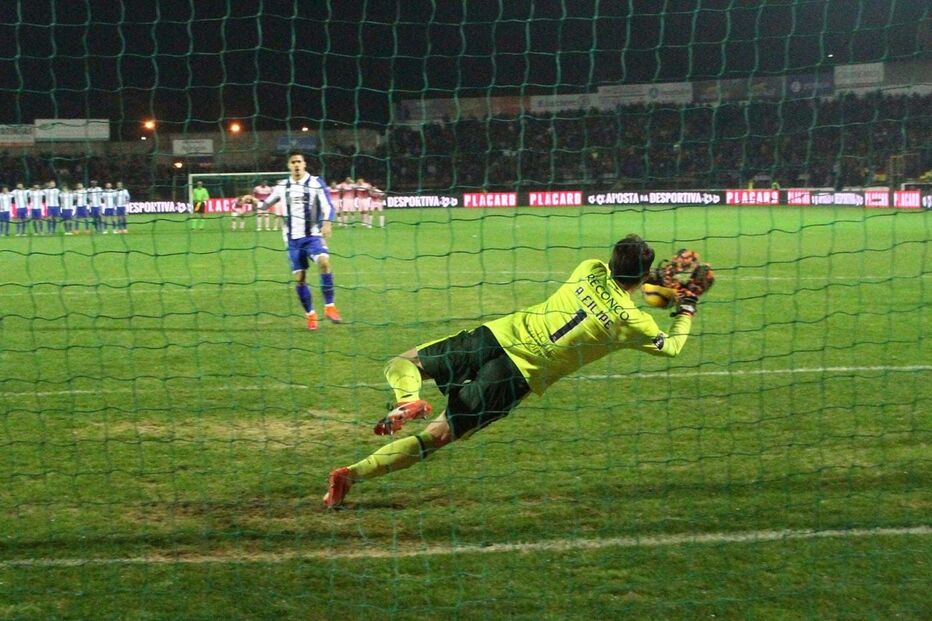 André Silva falha penálti contra o Chaves. FC Porto foi eliminado na 4.ª eliminatória da Taça de Portugal, em 2016