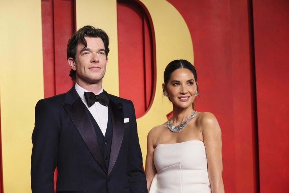 Olivia Munn com o companheiro, John Mulaney, na festa da Vanity Fair, após os Óscares 2024