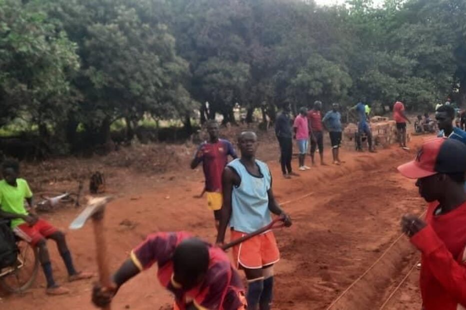 Construção do campo de futebol