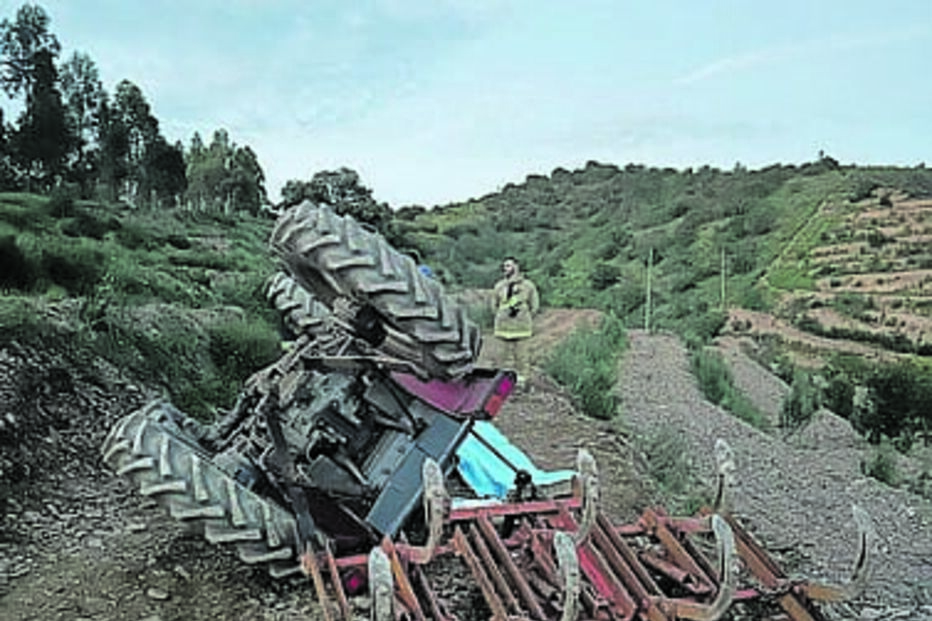 Homem morre em capotamento fatal de trator em Silves