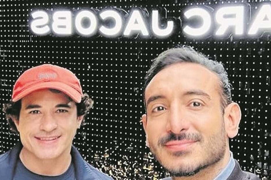 Homicida gay calmo e silencioso em tribunal