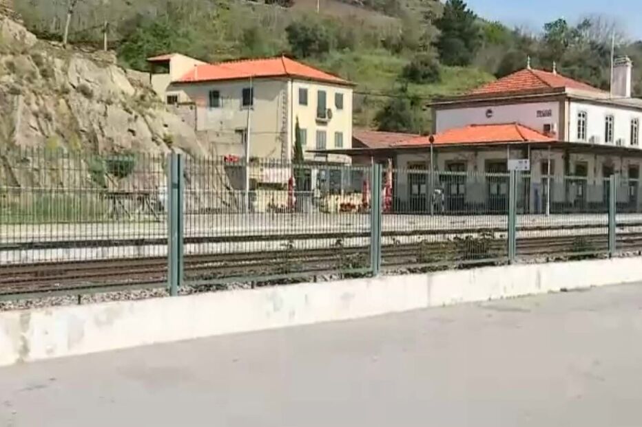 Derrocada corta Linha do Douro entre Tua e Régua