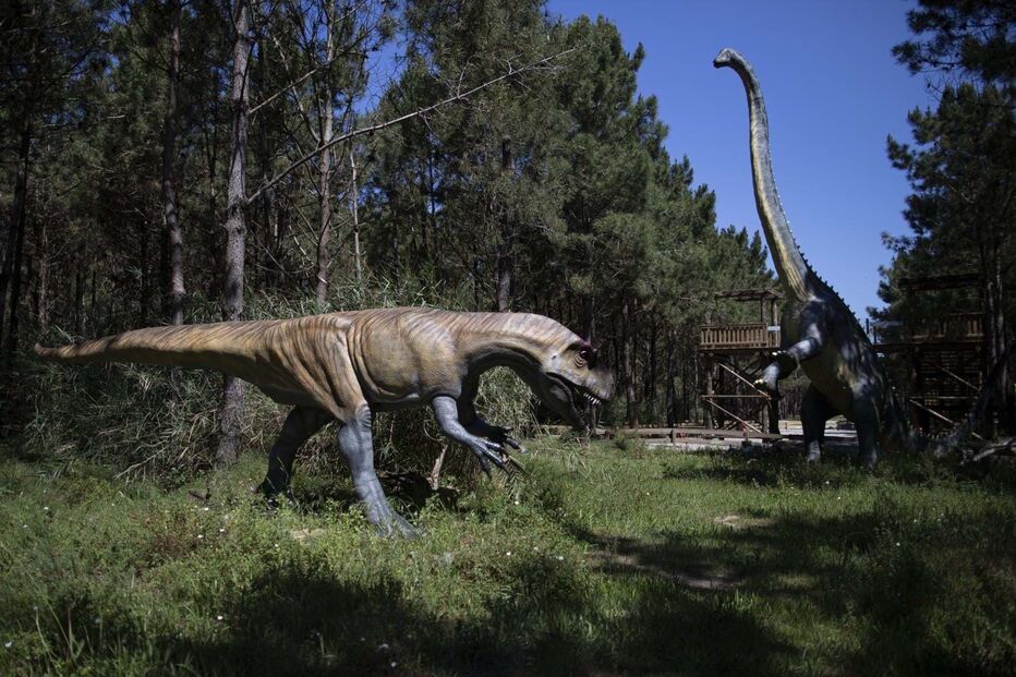 Dinossauros no Dino Parque, na Lourinhã