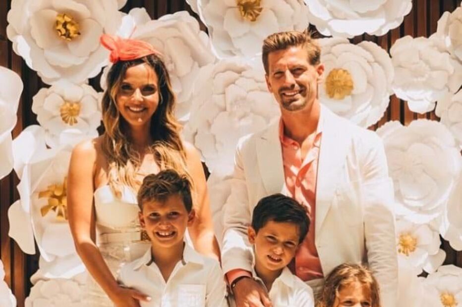 Adrien Silva, a companheira Margarida Neuparth e os filhos Santiago, Thomas e Maria Clara