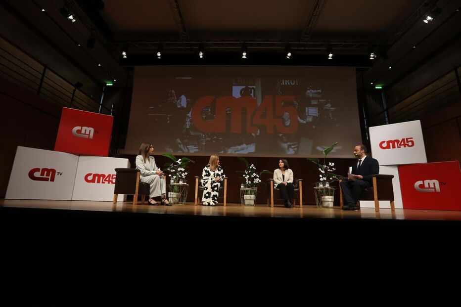 Painel composto por jornalistas