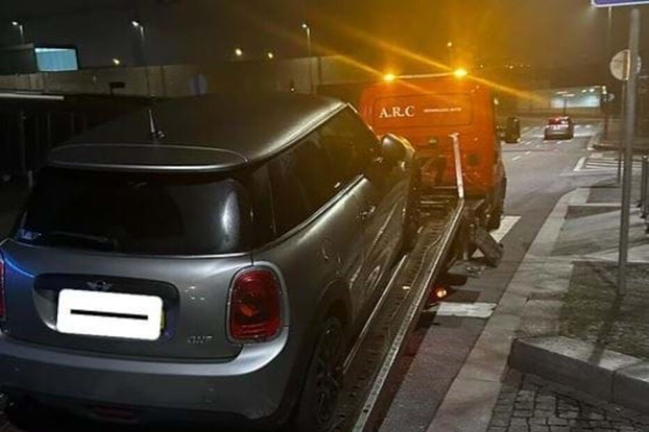 Carro do chefe dos 'Super Dragões' vandalizado à porta do Estádio do Dragão