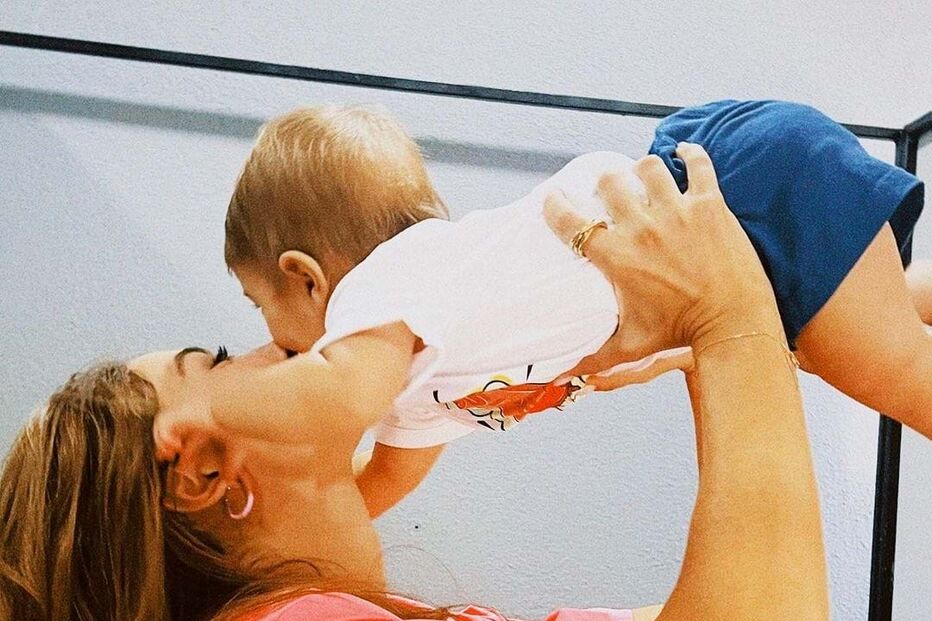 Carolina Carvalho com o filho Lucas