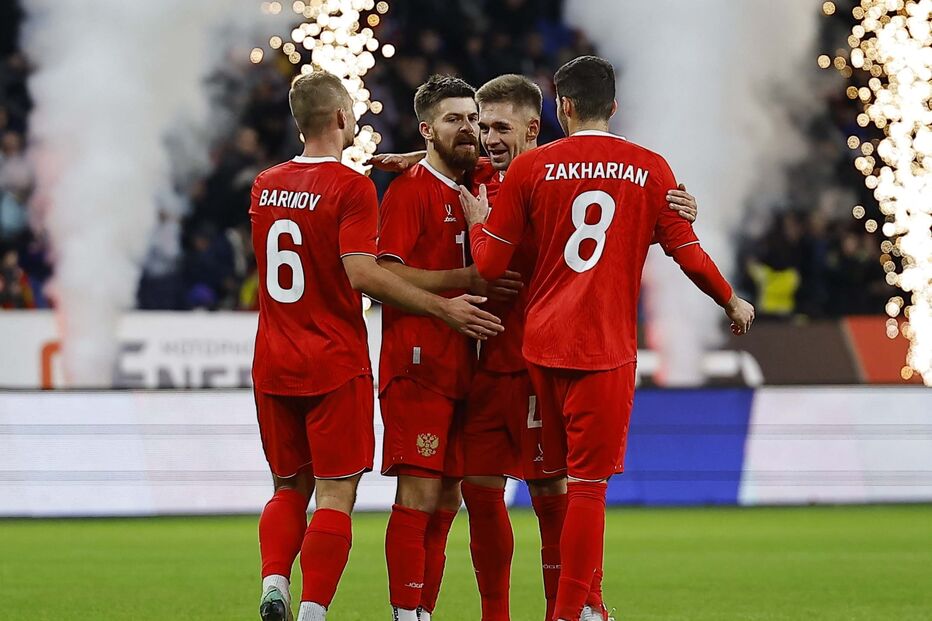 Jogadores russos celebram golo em jogo particular