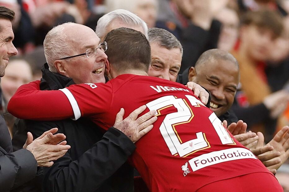 Sven-Goran Eriksson, com cancro terminal, cumpre sonho de orientar o Liverpool 